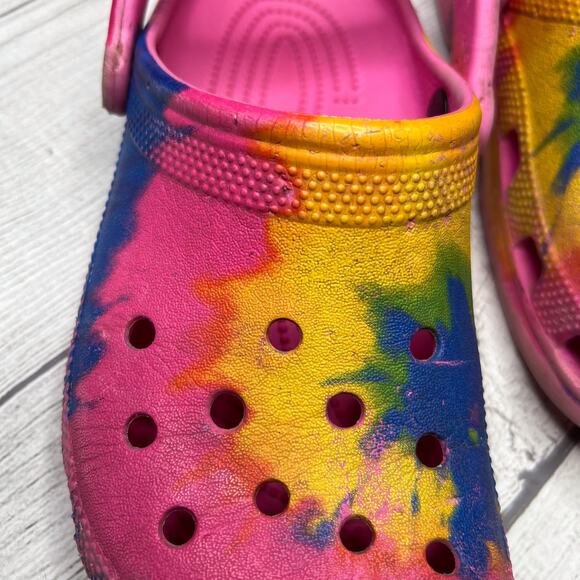 Crocs Classic Tie Dye Graphic Clog Electric Pink Multicolor Shoes Size 6 - Picture 4 of 8